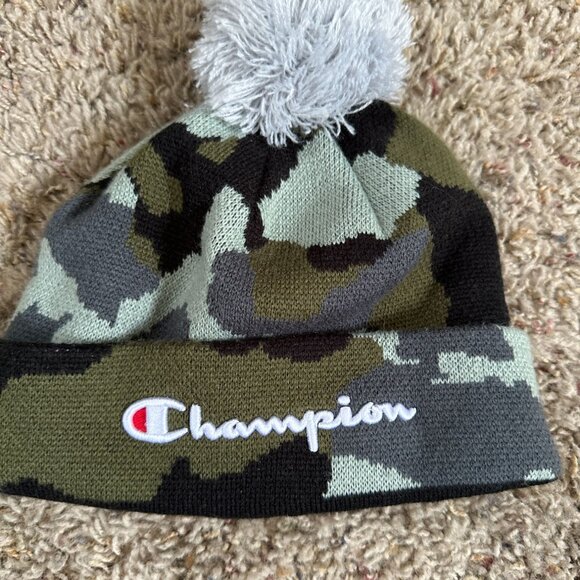 Champion Camo Knit Pom Beanie Hat OSFM Green/Black Acrylic Winter Cold Weather - Picture 2 of 5